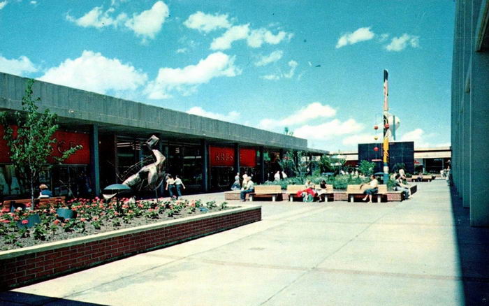 Northland Center (Northland Mall) - Old Postcard